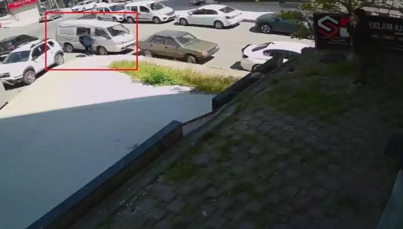 Aracını Çalmak İsteyen Hırsız Suçüstü Yakalandı: Şok Gelişmeler!