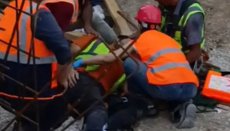 Adana'da İnşaat Alanında Korkutan Kaza: İki İşçi Yaralandı
