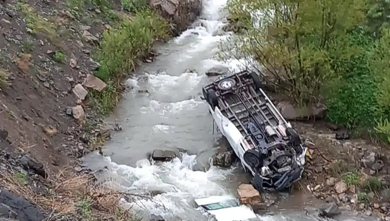 Hakkari'de Feci Kazada Minibüs Devrildi: İki Yaşam Sona Erdi