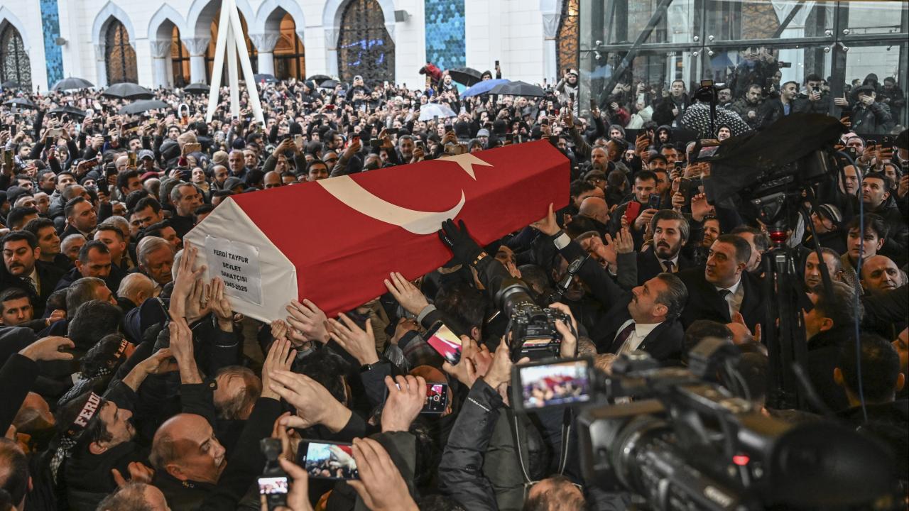 Türk Sanat Müziği'nin efsane ismi Ferdi Tayfur'u kaybettik