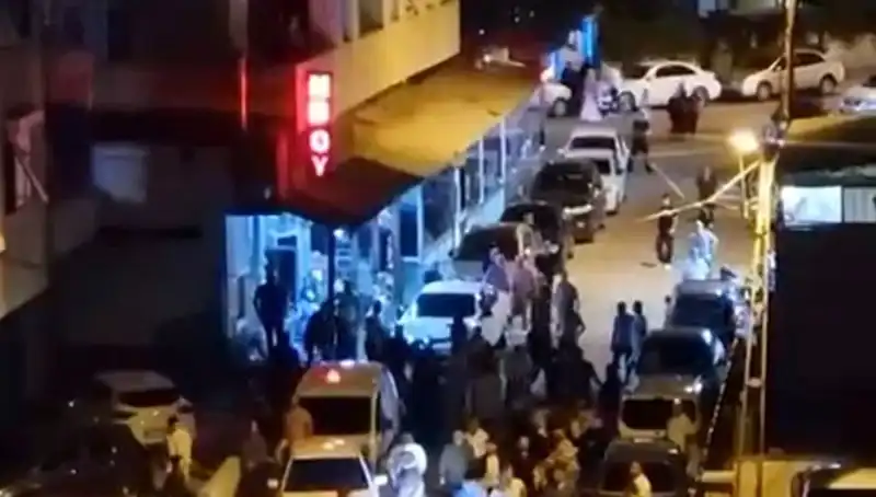 Düğün Çıkışında Korkunç Olay: Kalabalığın İçine Daldı!