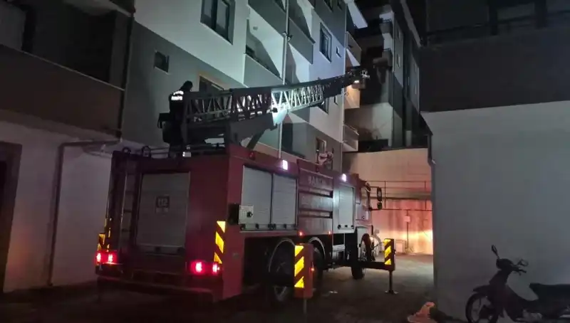 Mahallede Gece Yarısı Uyuyakalan Çocuk Herkesi Panikletmiş!