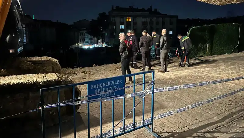 İstanbul'da İnşaat Sırasında Yol Çöktü, Şok Edici Görüntüler Ortaya Çıktı!