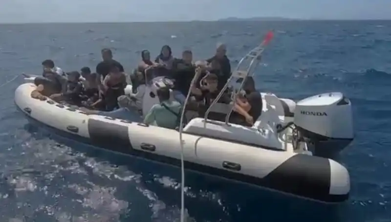 15 Düzensiz Göçmen Türkiye Open Seas'de Kurtarıldı: Hayat Kurtaran Anlar