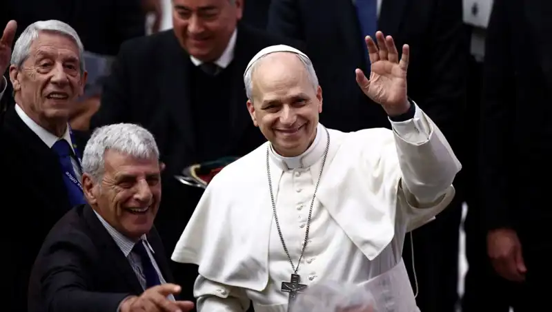 Papa Leo’nun Soyadındaki Sırrı Keşfedin: Tutkulu Bir Aşk Hikayesi