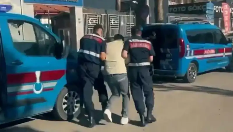 10 İlde Suç Örgütlerine Dev Operasyon: 74 Gözaltı Gerçekleşti!