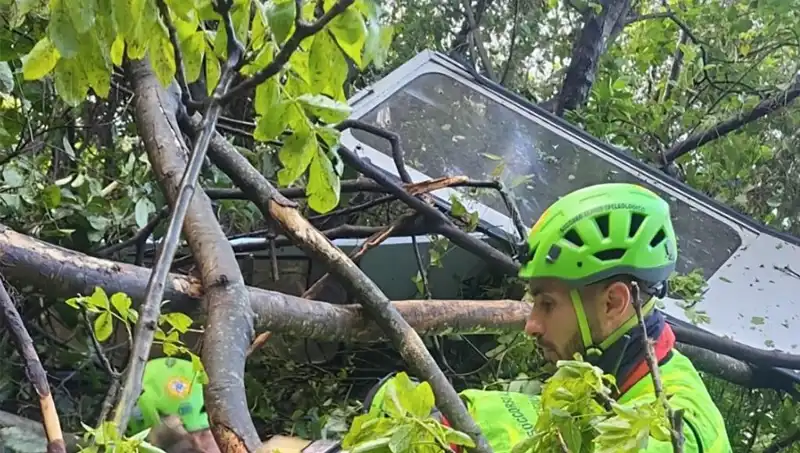 İtalya'daki Teleferik Faciası: Çekme Halatı Koptu, 4 Can Gitti