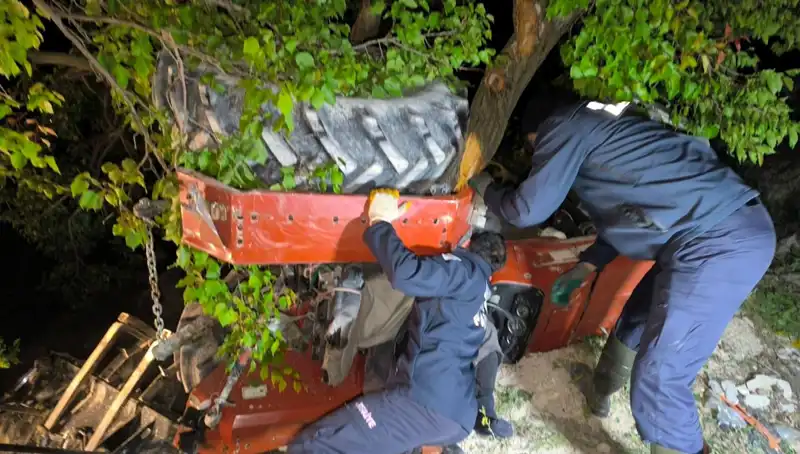 Kontrolden Çıkan Traktör Devrildi: Sürücünün Hayatı Kayıp