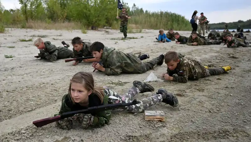 Rusya’da 8 Yaşındaki Çocukların Askeri Eğitimi: Savaşçı Olmanın Sonucu