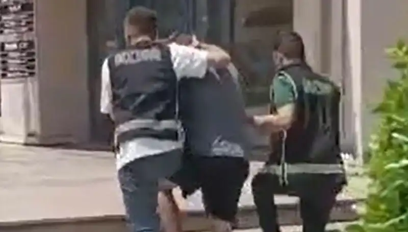 Türkiye'de Sahte Para İle Alışveriş Yapan Turist Sınır Dışı Edildi