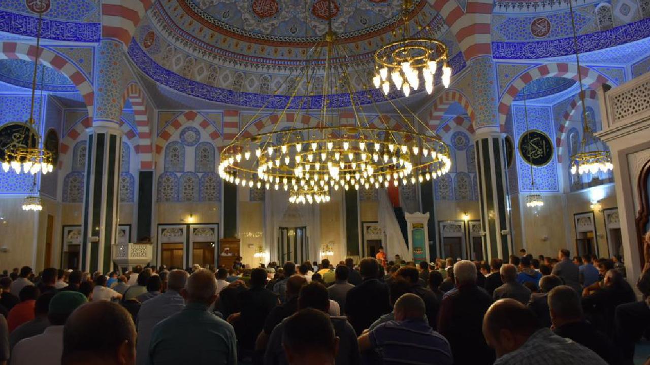 Regaib Kandili'nde milyonlarca kişi ibadet edecek