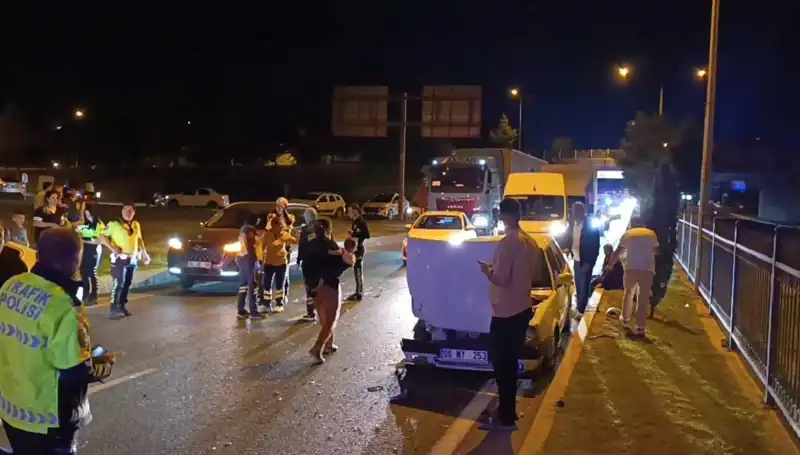 Otoyolda Geri Dönüş Kazası: İki Çocuk Dahil Dört Yaralı!
