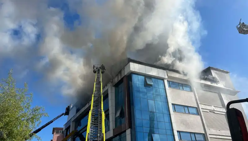 Esenyurt’ta Tekstil Atölyesinde Korkutan Yangın: Sebep ve Sonuçları Ne Olacak?