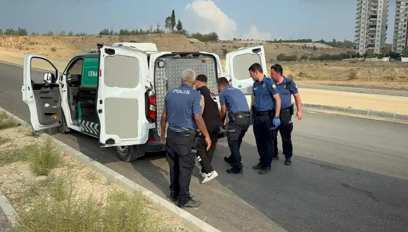 Yol Kenarında Tuhaf Buluntu: Ceset Kimliği Henüz Belirsiz