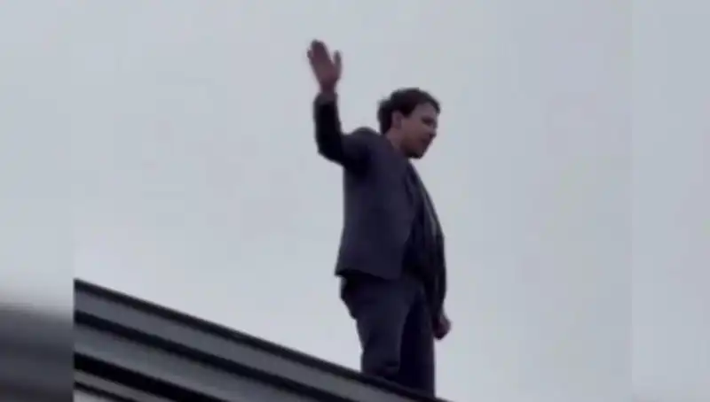 Milletvekili Meclis Çatısında Protesto Etti: "Bir Adım Daha Atarsan Atlarım!"