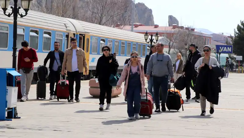 İranlı Turistler Nevruz'da Van'ı Fırtına Gibi Saracak