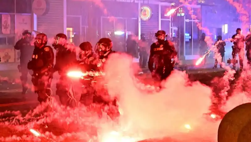ABD'de Isyan Alevleniyor: Los Angeles'taki Protestolar Ülke Genelinde Yayılıyor