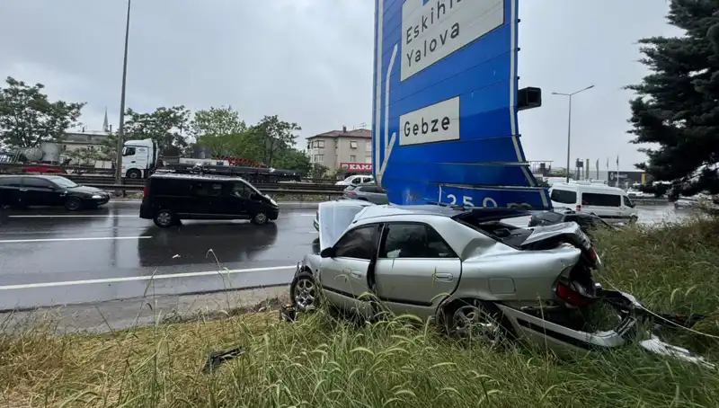 Trafik Levzasına Çarpan Araçta Şanssız Kaza: Bir Yarıyla Sonuçlandı