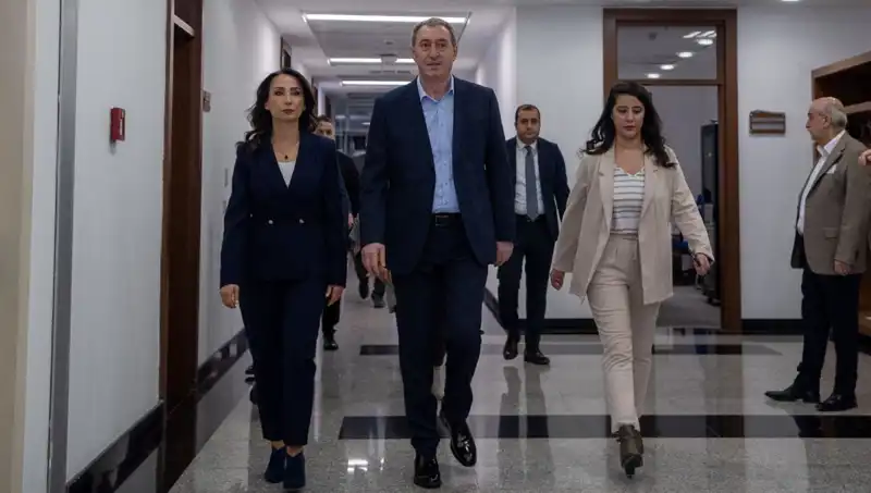 DEM Parti Heyetinin Siyasi Parti Turu: Üç Parti ile Görüşmeler Başlıyor