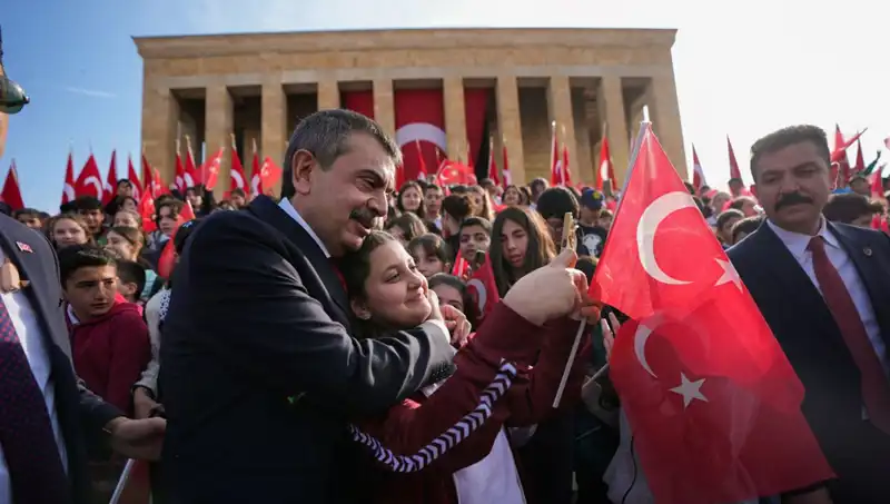 Bakan Tekin, Çocuklarla Anıtkabir'de Duygu Dolu Bir Gün Geçirdi