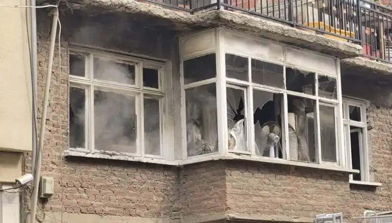 Bursa'da Korkutan Yangın: 2 Katlı Ev Alev Alev Yandı
