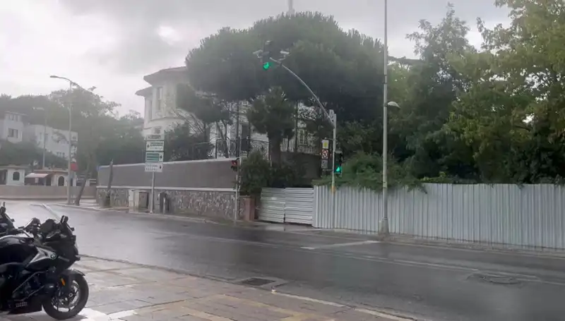 İstanbul'da Sağanak Yağışlar Hayatı Olumsuz Etkiliyor: Neler Oluyor?
