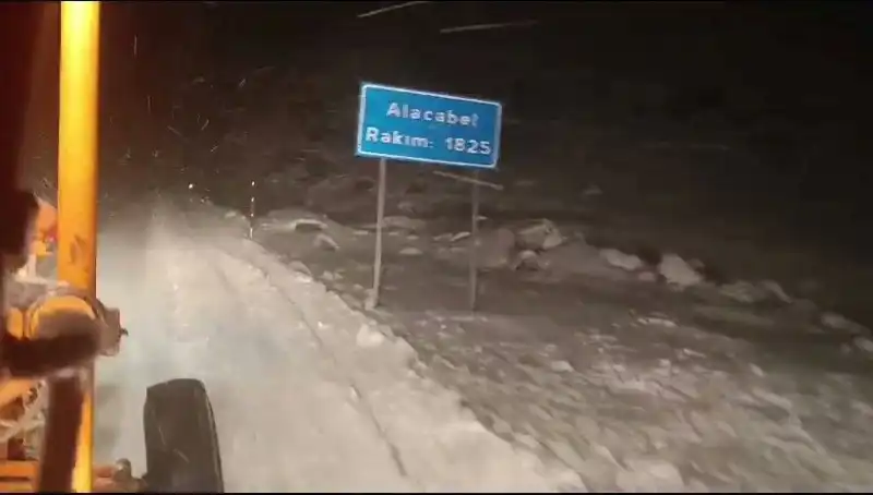 Antalya’da Beklenmedik Kar Yağışı: Şehrin Güzellikleri Bembeyaz Oldu!