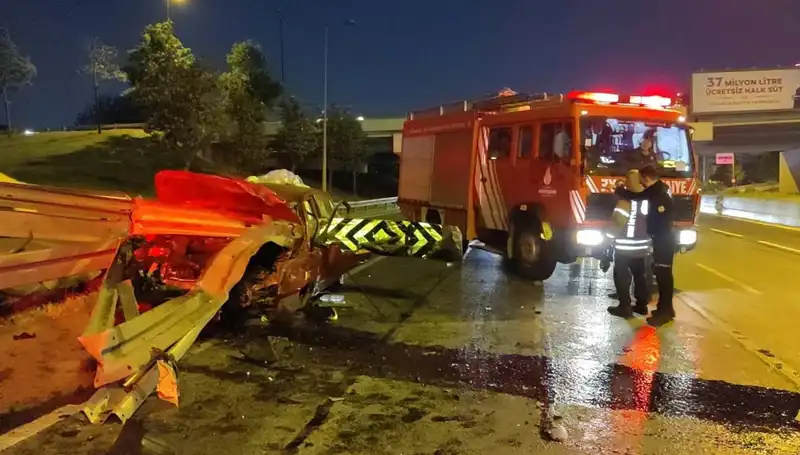 Bariyer Otomobile Saplandı: Sürücü Hayati Tehlike ile Karşı Karşıya