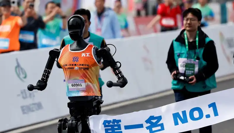 Çinli Robotlar İlk Kez İnsanlarla Maraton Koştu: Yapay Zeka Sınırlarını Zorluyor