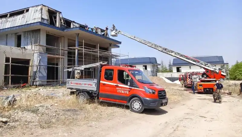 Gölbaşı'nda Villaların Bulunduğu Alanda Korkutan Yangın: Detaylar Açıklanıyor