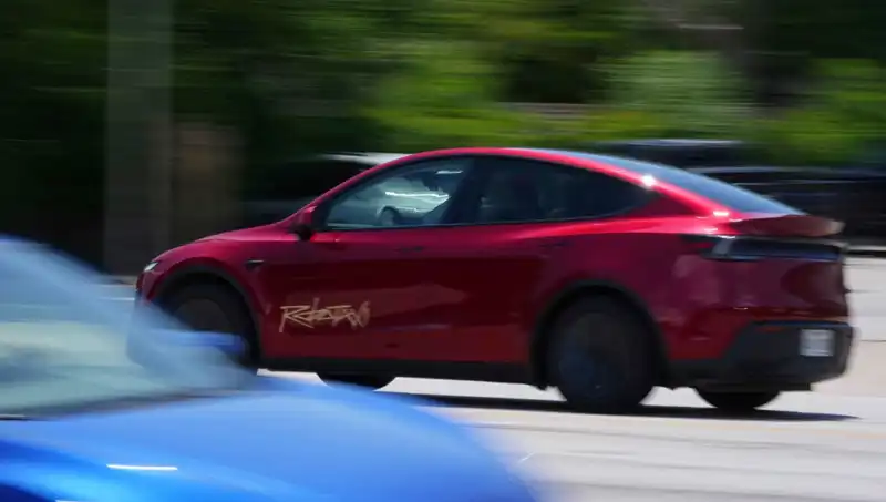 Tesla'nın Robotaxi Prototipi Hüsrana Uğradı: Hız ve Kontrol Sorunları Baş Gösterdi