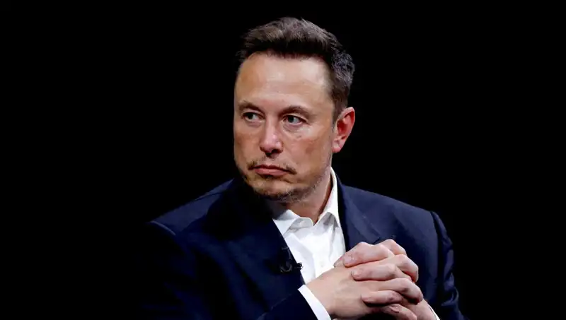 Musk, 2030'da Robotların Cerrahları Geçeceğini Açıkladı