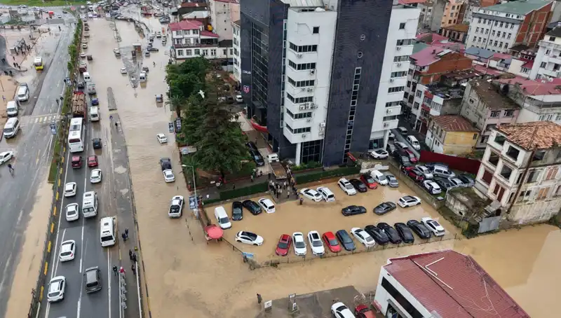 Trabzon'daki Şiddetli Sel Felaketi: Kayıp Kişinin İzleri Peşinde