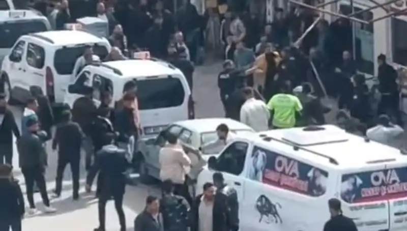 Erciş’te Taşlı Sopalı Kavga: Sakin Şehirde Olaylı Gece