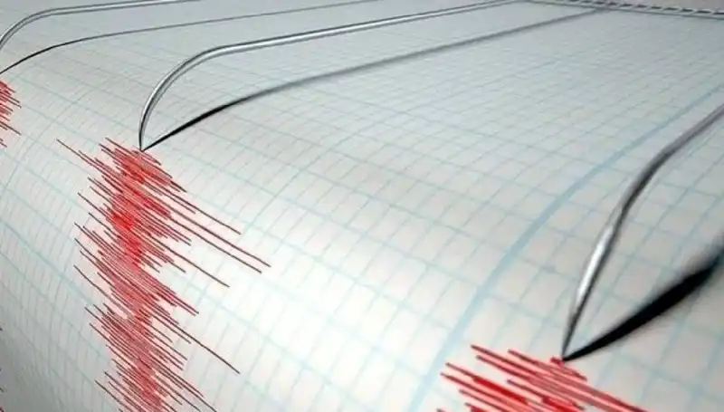 Ege Denizi'nde Şiddetli Deprem: 3.5 Büyüklüğünde Sallantı Hissedildi