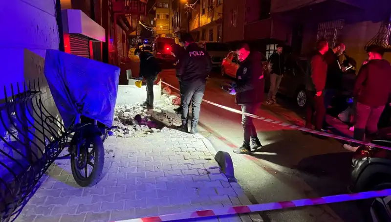 Küçükçekmece'de Plakasız Motosikletle Gerçekleşen Saldırı Şok Etti
