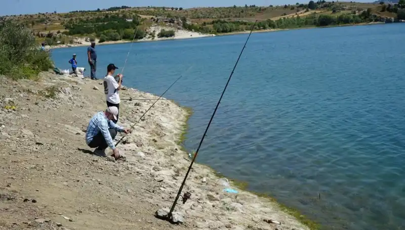 Kafeslerdeki Patlama Sonrası Baraja Yönelen Kalabalık Gözlerden Kaçmadı
