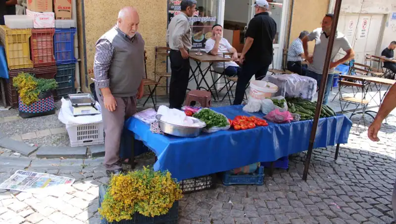Dağların Gizemi: Kendiliğinden Yetişen Şifalı Bitki Pazarda 30 TL’ye Satılıyor