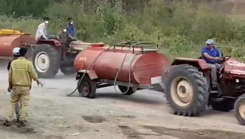 Patlamış Lastiği Bile Durduramadı! Bursa'daki Yangına İyi Bir Kalp Koştu