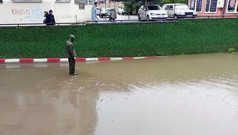 Aydın’da Şiddetli Yağışlar Alt Geçidi Su Bastı: Şehirde Hayat Durma Noktasına Geldi
