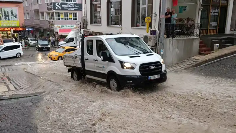 Aniden Gelen Sağanak, Şehri Su Altında Bıraktı: 10 Dakikada Neler Oldu?