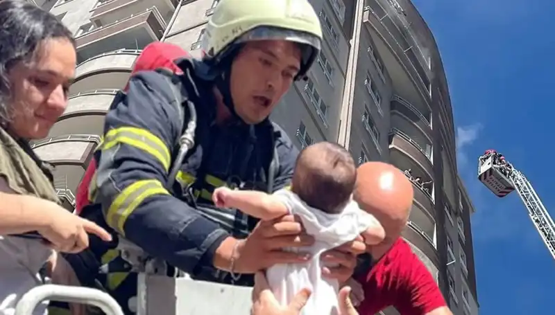 Kayseri'de 14 Katlı Binada Çıkan Yangın Korkuttu, Olay Yerinde Panik Hâkimdi