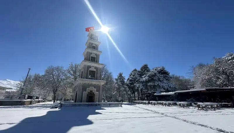 Erzincan'da Nisan Ayında Yaşanan Beklenmedik Kış Manzarası