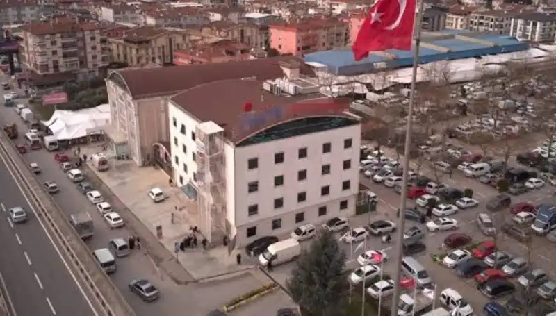 Özel Hastaneye Deprem Mührü: Perde Betonları Kesildi İddiası Alevlendi!