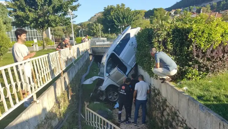 Muğla’da Korkutan Kaza: Direksiyon Kırınca Feci Sonuç!