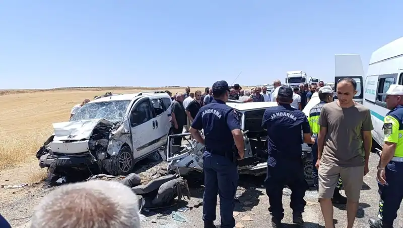 Otomobil ve Hafif Ticari Araç Çarpışması: Feci Kazada 4 Kişi Hayatını Kaybetti