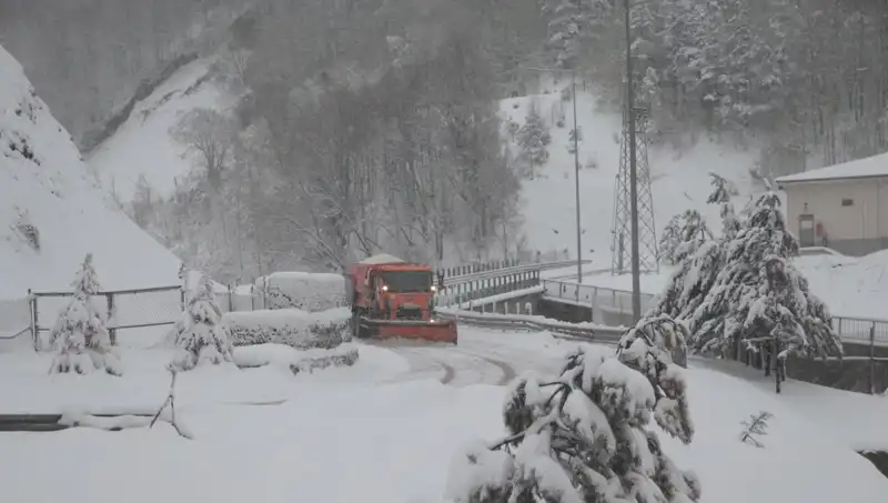 Bolu Dağı’nda Kar Yağışı: Kış Manzaraları ve Eğlenceli Aktiviteler