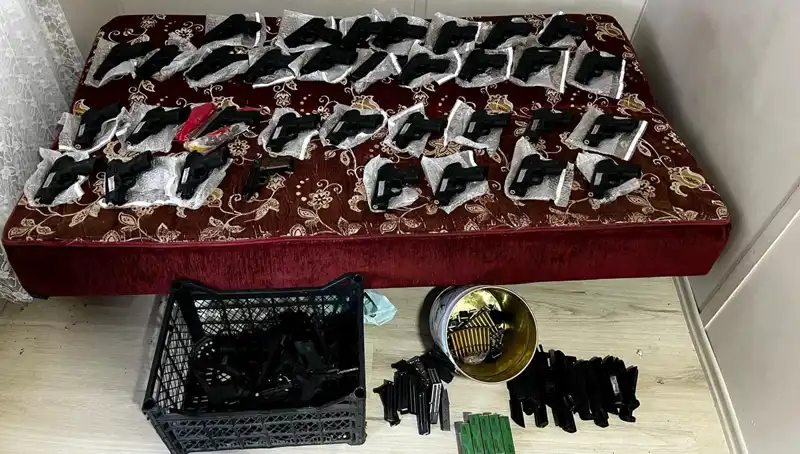 Gaziantep'te Tarihi Silah Operasyonu: El Bombası ve 45 Silah Ele Geçirildi