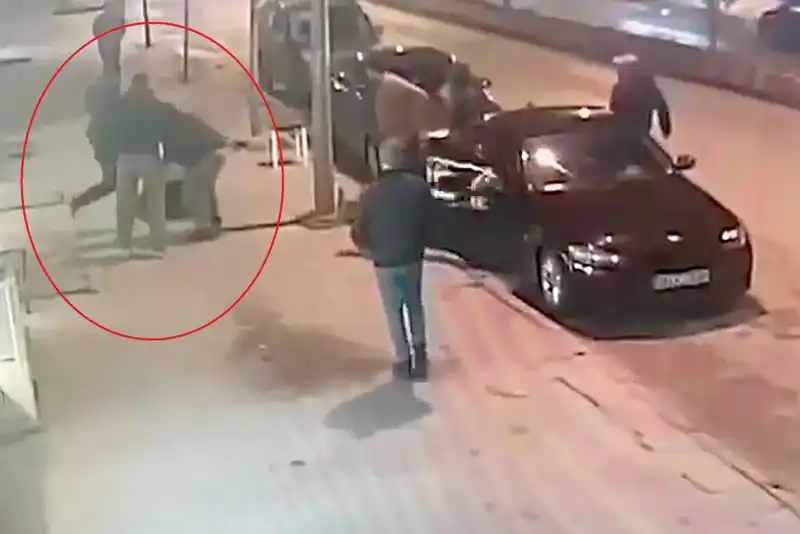 Bacak Kıran Park Yeri Kavgası: Üç Kişilik Saldırı Kameralara Yansıdı