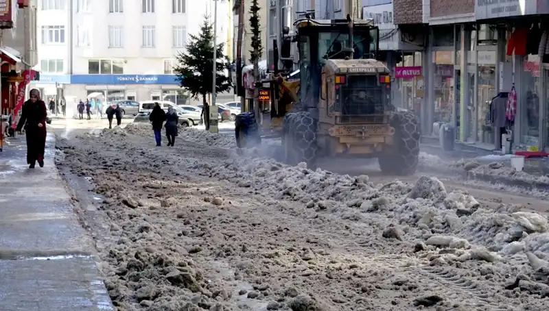 Sarıkamış’ta Kış Hazırlıkları Başladı: Kar ve Buzlar Temizleniyor